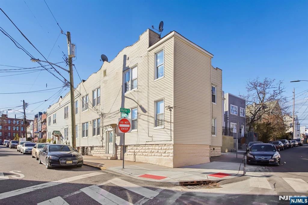 17 Myrtle Avenue