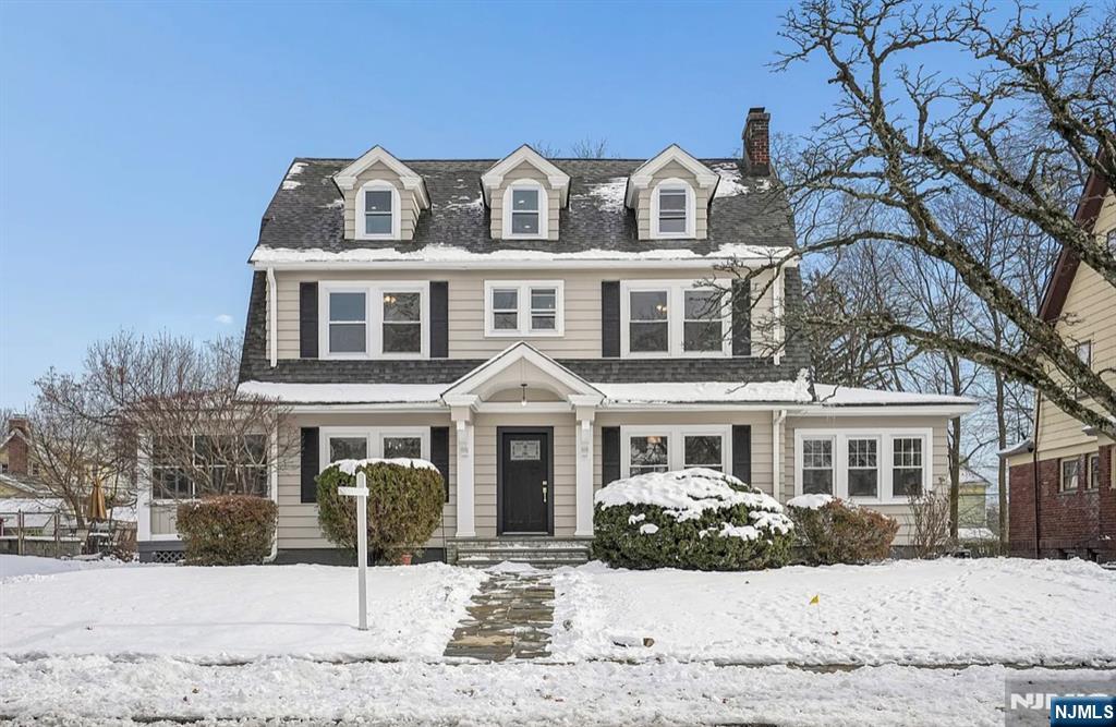 $988,880 Colonial