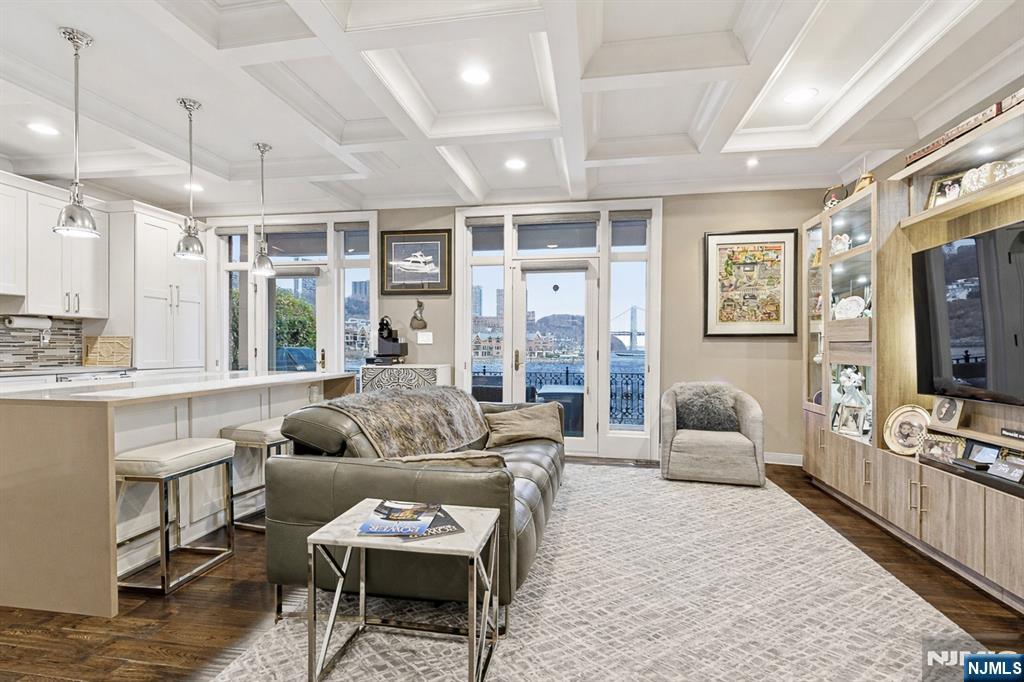 Homes for sale in Edgewater, NJ | 119 Hudson Cvs, Edgewater, NJ 07020 | MLS# 25044018