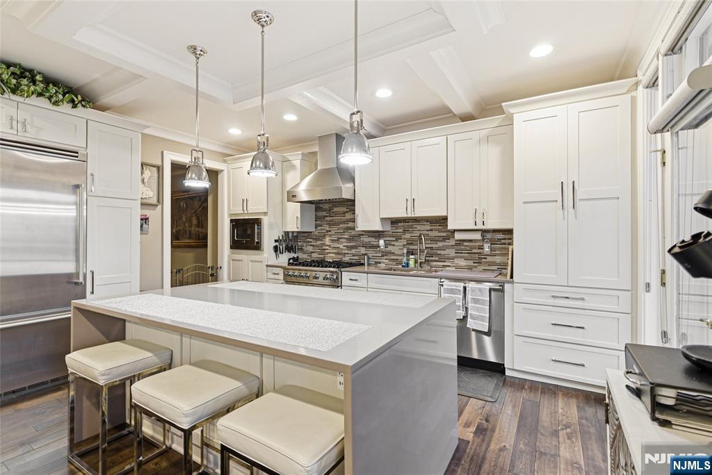 Homes for sale in Edgewater, NJ | 119 Hudson Cvs, Edgewater, NJ 07020 | MLS# 25044018