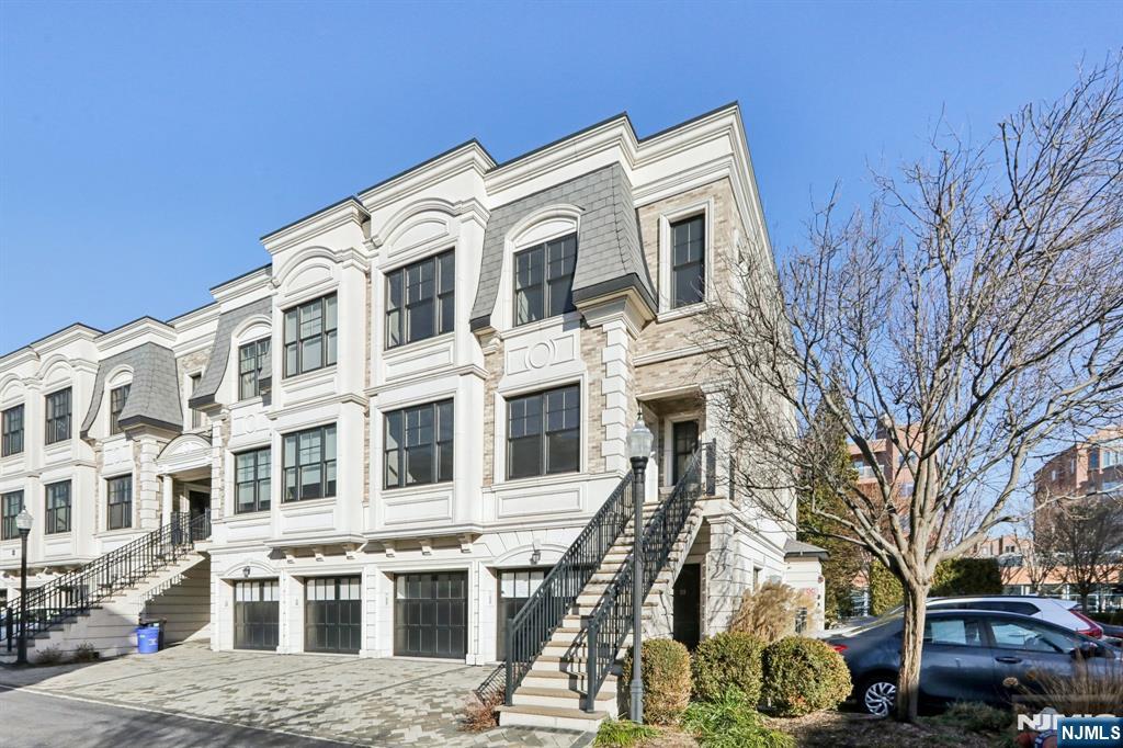 $1,250,000 Townhouse
