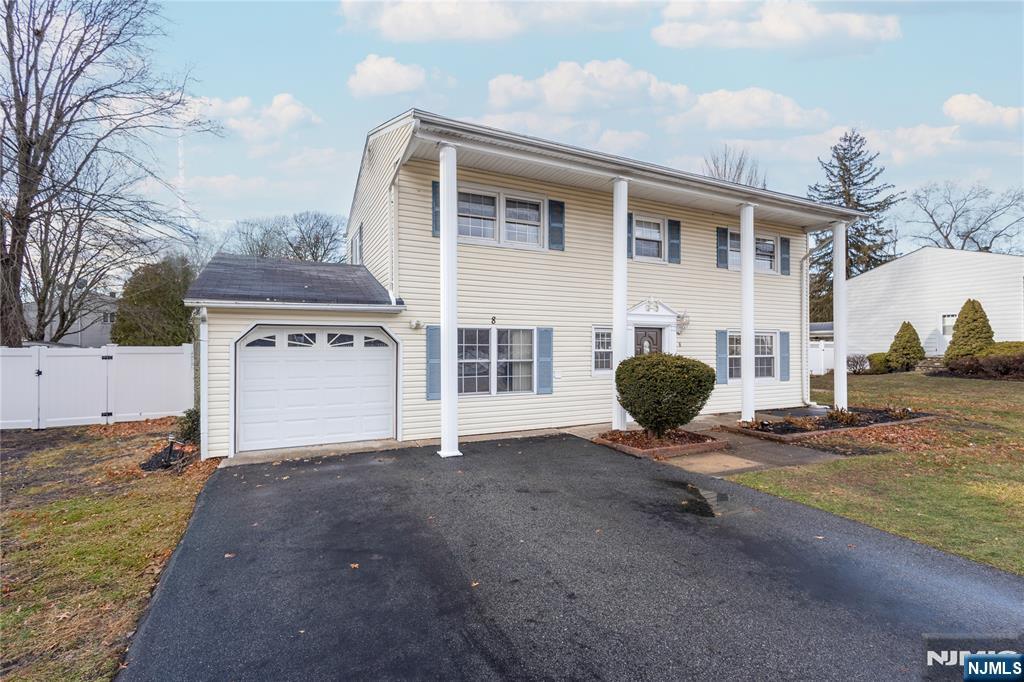 Homes for sale in Lincoln Park Borough, NJ | 8 Curtis Dr, Lincoln Park Borough, NJ 07035 | MLS# 26000258