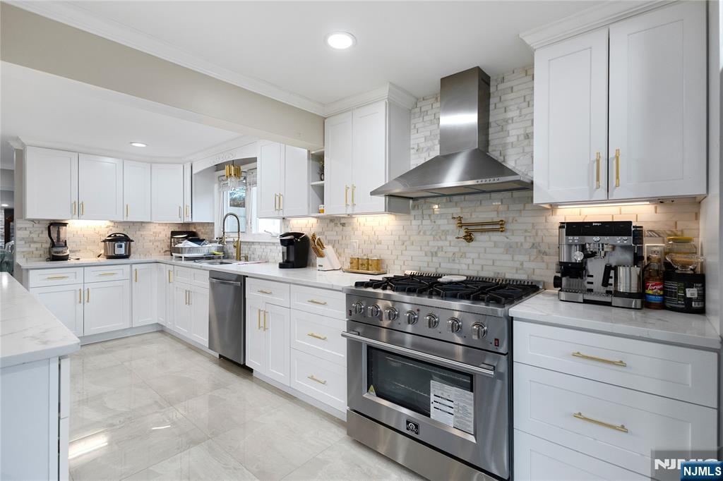 Homes for sale in Lincoln Park Borough, NJ | 8 Curtis Dr, Lincoln Park Borough, NJ 07035 | MLS# 26000258