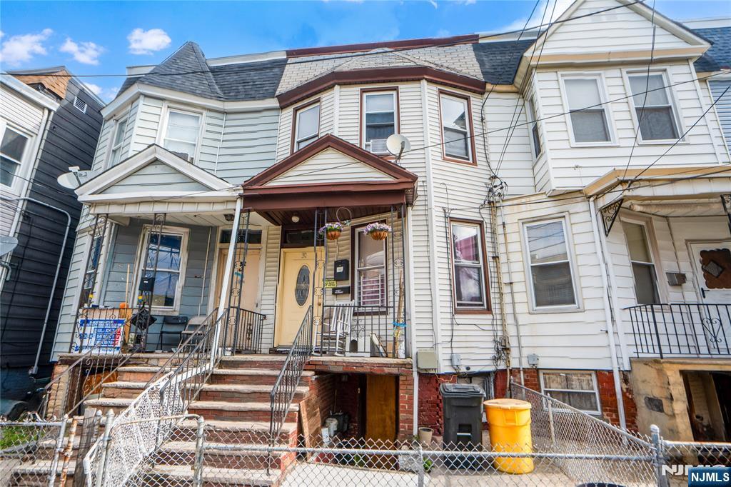 $310,000 Rowhouse