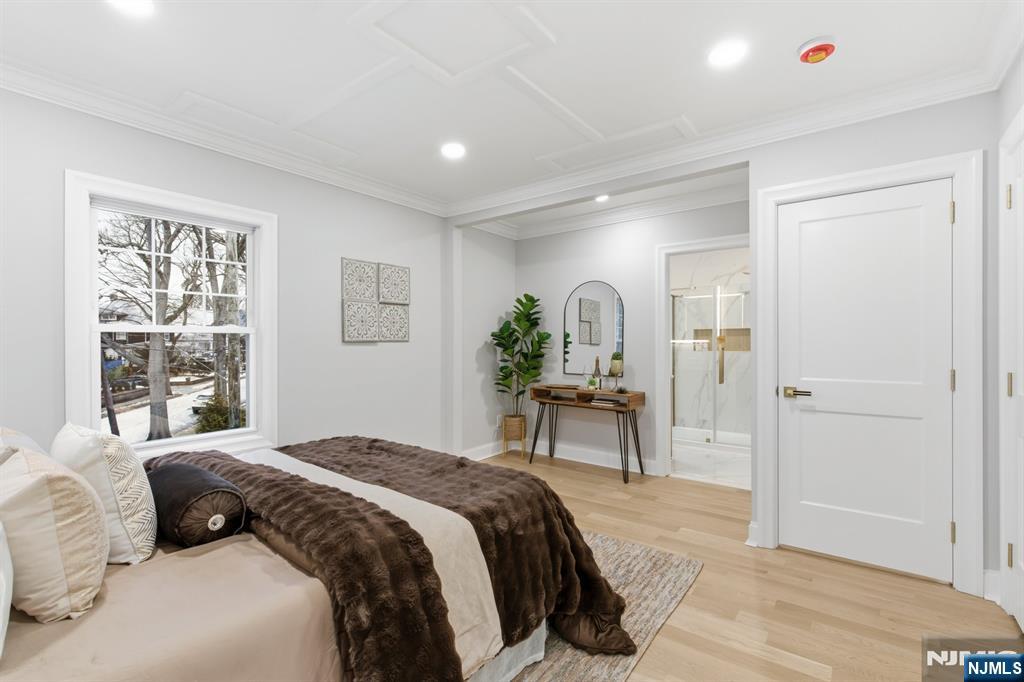 180 Crescent Avenue, Leonia, NJ, 07605