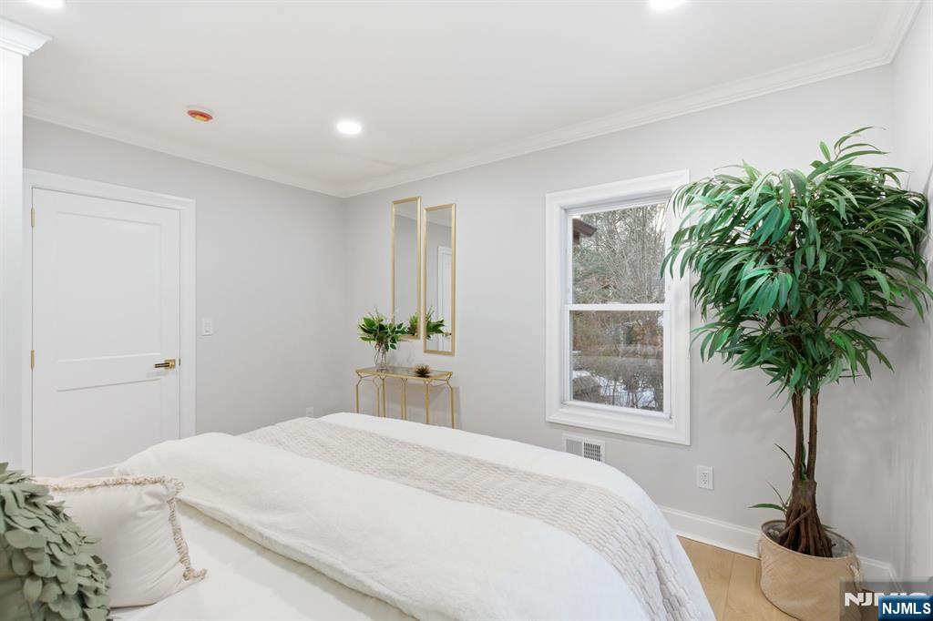 180 Crescent Avenue, Leonia, NJ, 07605