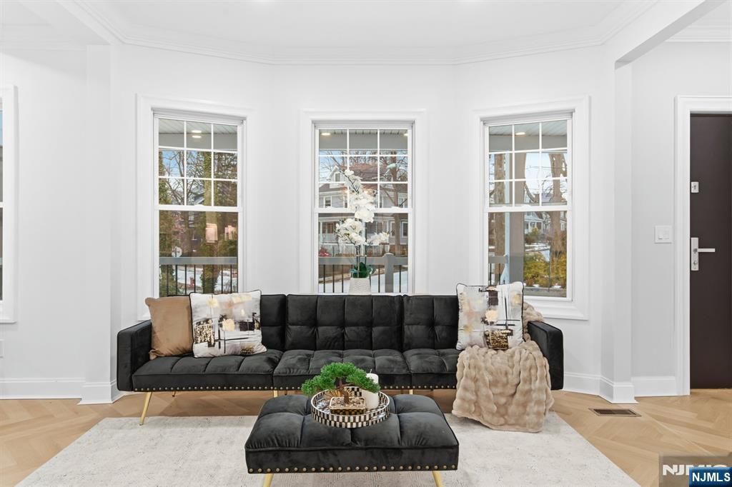 180 Crescent Avenue, Leonia, NJ, 07605