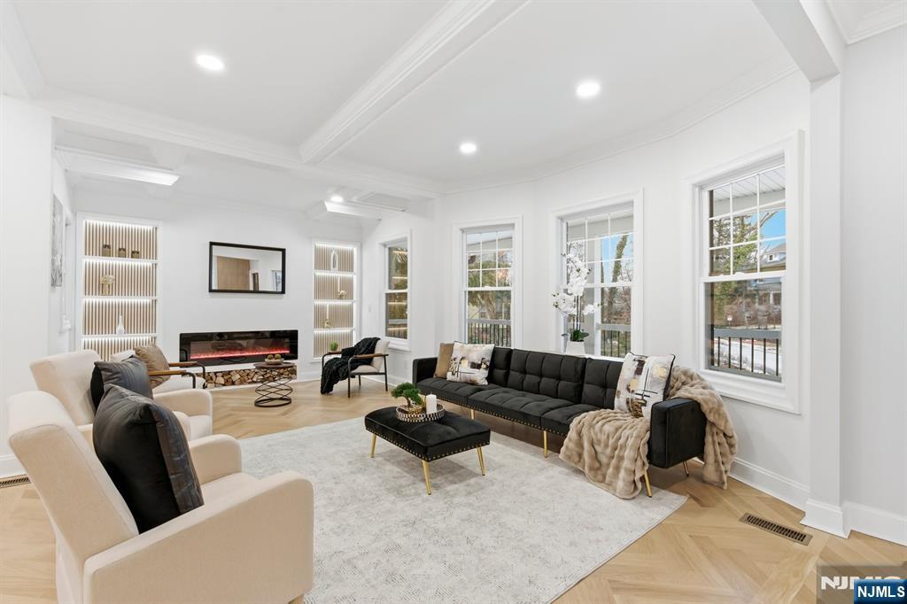 180 Crescent Avenue, Leonia, NJ, 07605