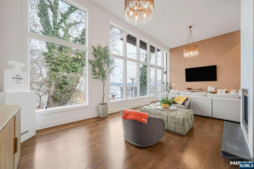 Homes for sale in Edgewater, NJ | 9 Vela Wy, Edgewater, NJ 07020 | MLS# 26000376