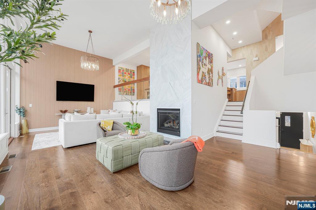 Homes for sale in Edgewater, NJ | 9 Vela Wy, Edgewater, NJ 07020 | MLS# 26000376