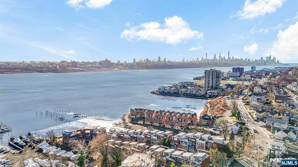 Homes for sale in Edgewater, NJ | 9 Vela Wy, Edgewater, NJ 07020 | MLS# 26000376