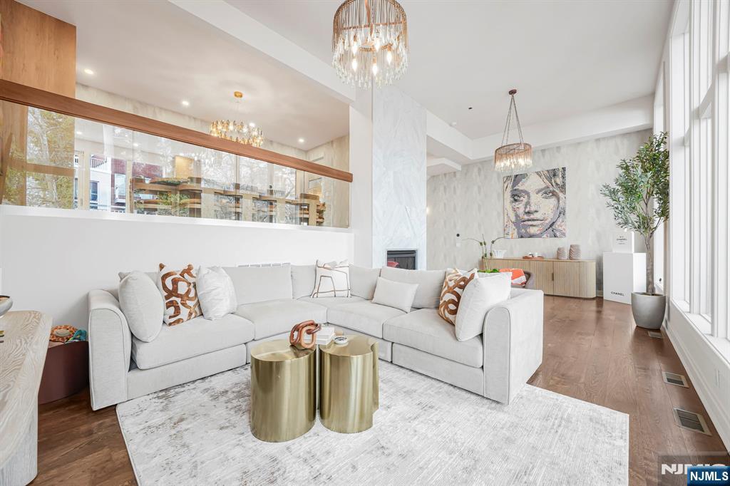 Homes for sale in Edgewater, NJ | 9 Vela Wy, Edgewater, NJ 07020 | MLS# 26000376