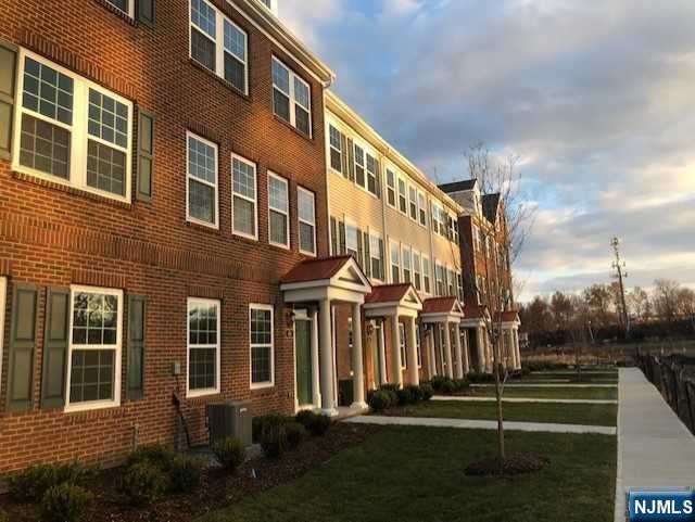 Homes for sale in Fair Lawn, NJ | 32 Litchfield Ln #403, Fair Lawn, NJ 07410 | MLS# 26000459