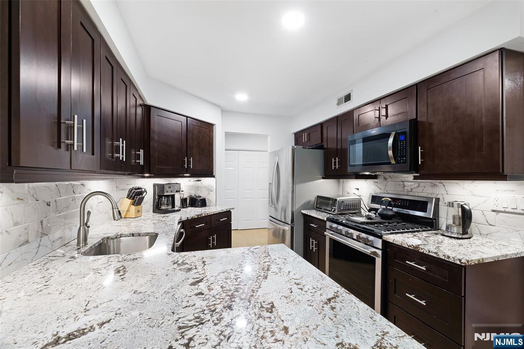 Homes for sale in Little Falls, NJ | 5 Tulip Crescent #1C, Little Falls, NJ 07424 | MLS# 26000567