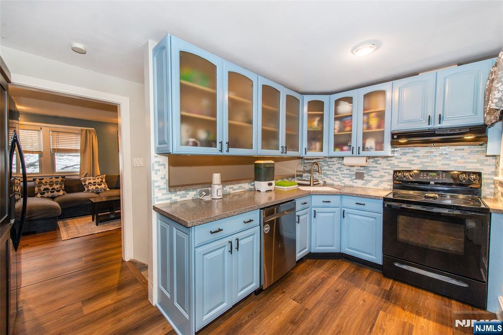 Homes for sale in Hopatcong, NJ | 304 Squaw Trl, Hopatcong, NJ 07821 | MLS# 26000689