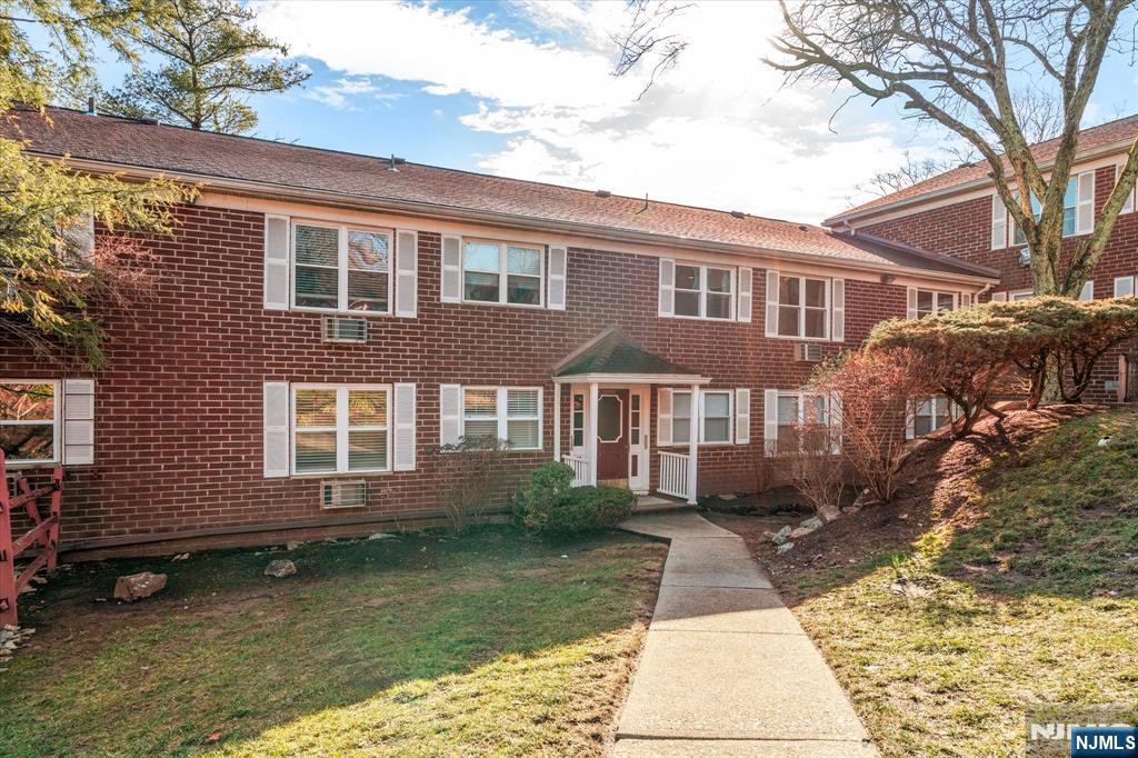 Homes for sale in Pompton Lakes, NJ | 100 Pierson Miller Dr #F32, Pompton Lakes, NJ 07442 | MLS# 26001315