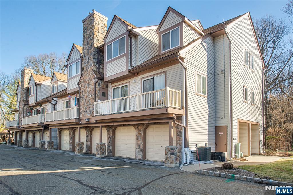 Homes for sale in Roxbury Township, NJ | 119 Woods Edge Dr, Roxbury Township, NJ 07876 | MLS# 26001361