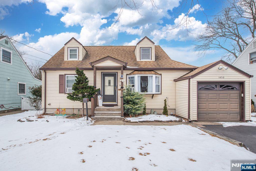 Homes for sale in Pompton Lakes, NJ | 1452 Lincoln Ave, Pompton Lakes, NJ 07442 | MLS# 26001414