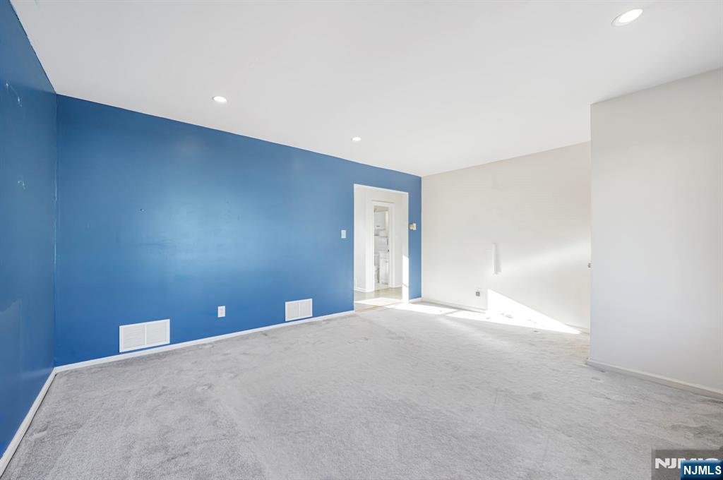 Homes for sale in Elmwood Park, NJ | 22 Falmouth Ave, Elmwood Park, NJ 07407 | MLS# 26001416