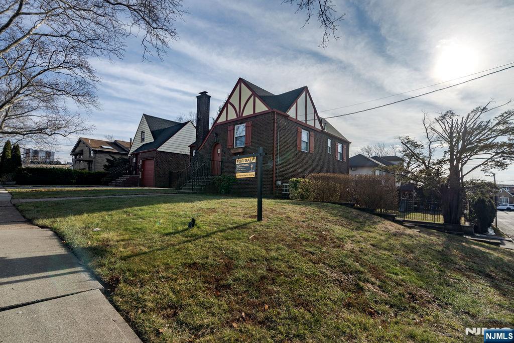 Homes for sale in Ridgefield, NJ | 820 Elizabeth, Ridgefield, NJ 07657 | MLS# 26001488