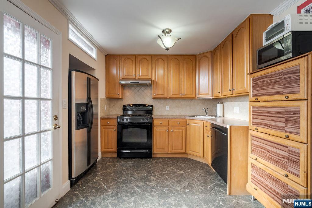 Homes for sale in Ridgefield, NJ | 820 Elizabeth, Ridgefield, NJ 07657 | MLS# 26001488