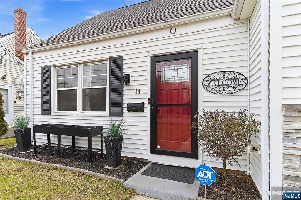 Homes for sale in Hawthorne, NJ | 44 Kaywin Ave, Hawthorne, NJ 07506 | MLS# 26001695