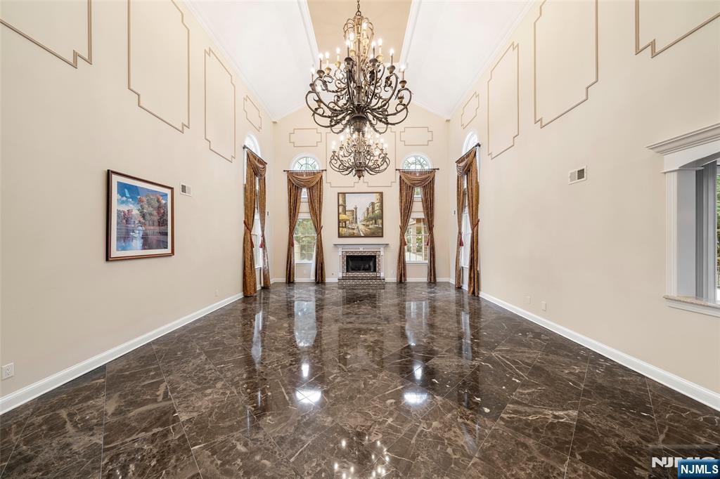 Homes for sale in Clark, NJ | 172 Briarheath Ln, Clark, NJ 07066 | MLS# 26001728