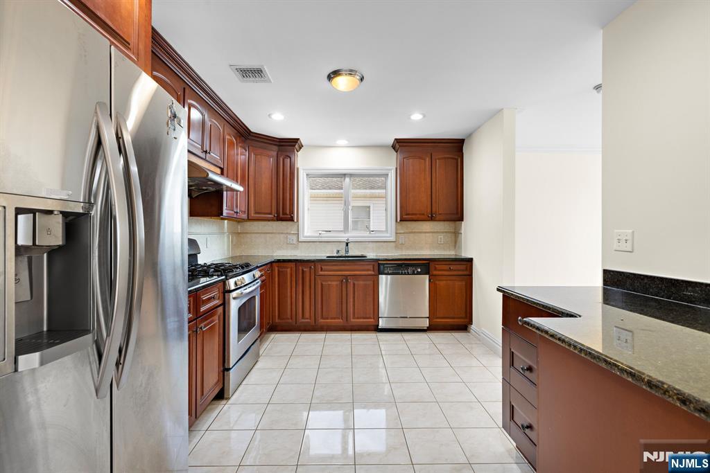 Homes for sale in Elmwood Park, NJ | 9 15Th Ave, Elmwood Park, NJ 07407 | MLS# 26001739