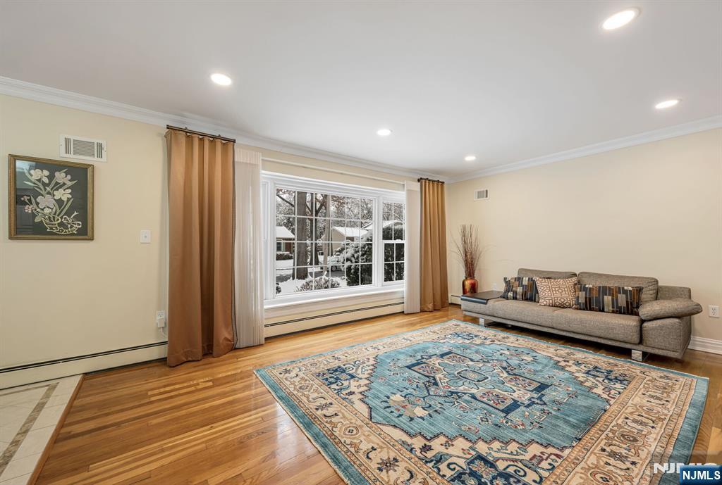 Homes for sale in Paramus, NJ | 18 Vermont Dr, Paramus, NJ 07652 | MLS# 26001804