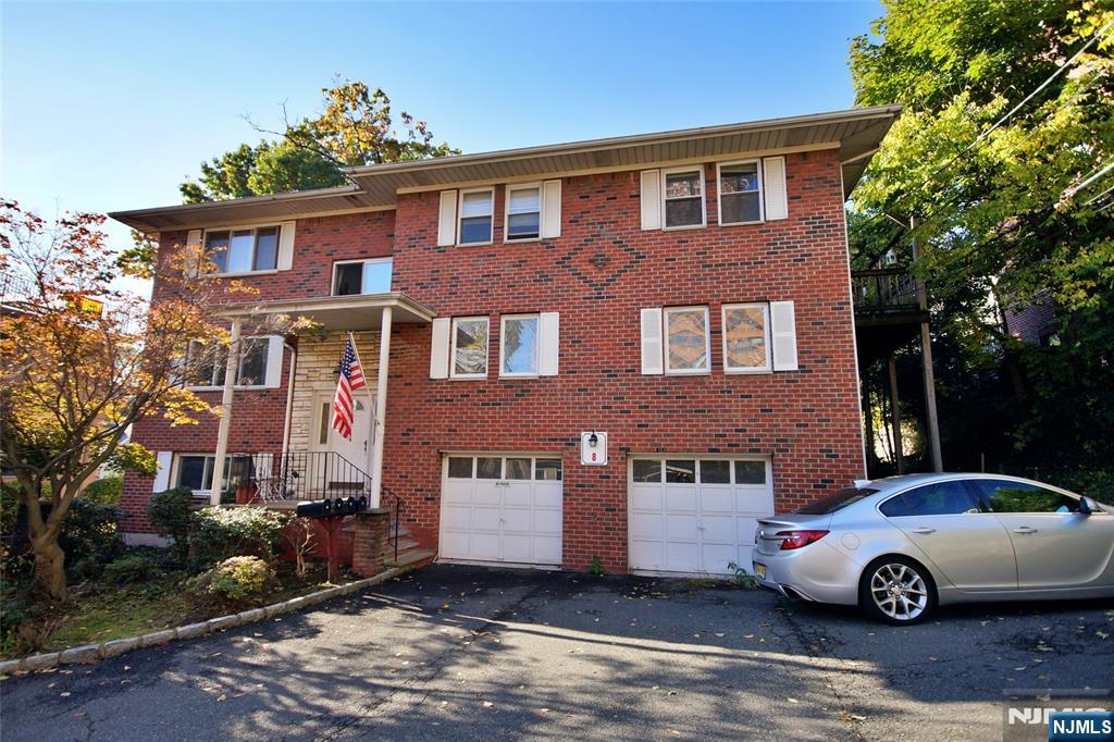 Homes for sale in Edgewater, NJ | 8 Leary Ln #4, Edgewater, NJ 07020 | MLS# 26001897