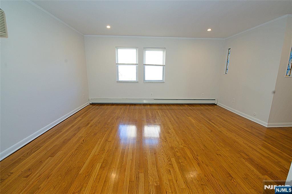 Homes for sale in Edgewater, NJ | 8 Leary Ln #4, Edgewater, NJ 07020 | MLS# 26001897