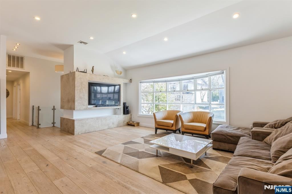 Homes for sale in Cresskill, NJ | 37 New St, Cresskill, NJ 07626 | MLS# 26002195