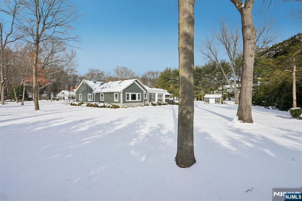 Homes for sale in Franklin Lakes, NJ | 320 Long Bow Dr, Franklin Lakes, NJ 07417 | MLS# 26002289