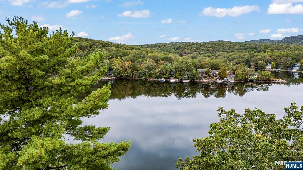 Homes for sale in Bloomingdale, NJ | 68 High Point Rd, Bloomingdale, NJ 07403 | MLS# 26002448