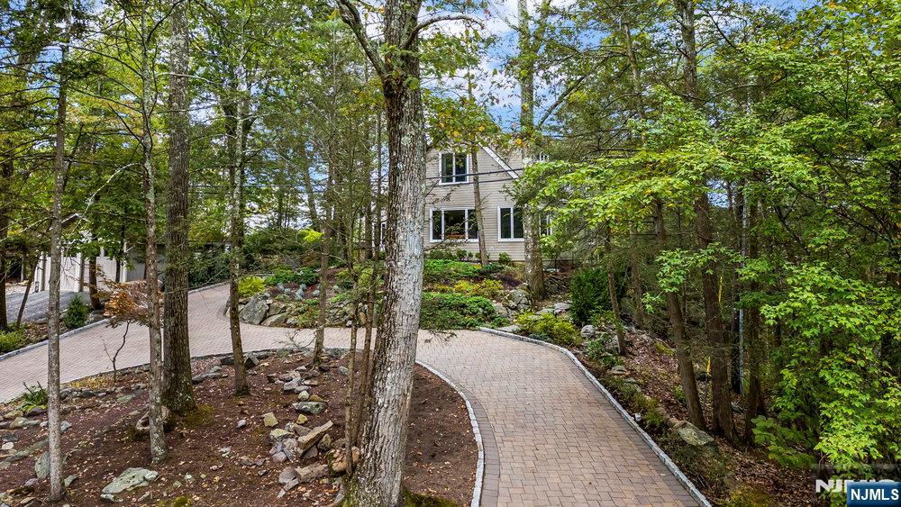 Homes for sale in Bloomingdale, NJ | 68 High Point Rd, Bloomingdale, NJ 07403 | MLS# 26002448