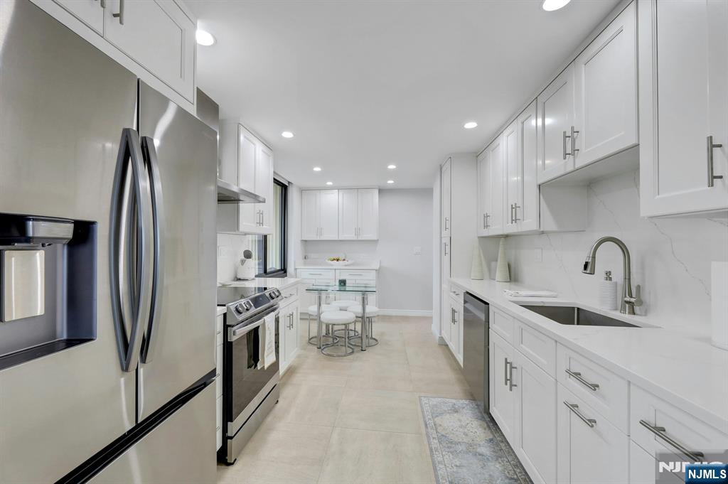 Homes for sale in Cliffside Park, NJ | 300 Winston #910, Cliffside Park, NJ 07010 | MLS# 26002508