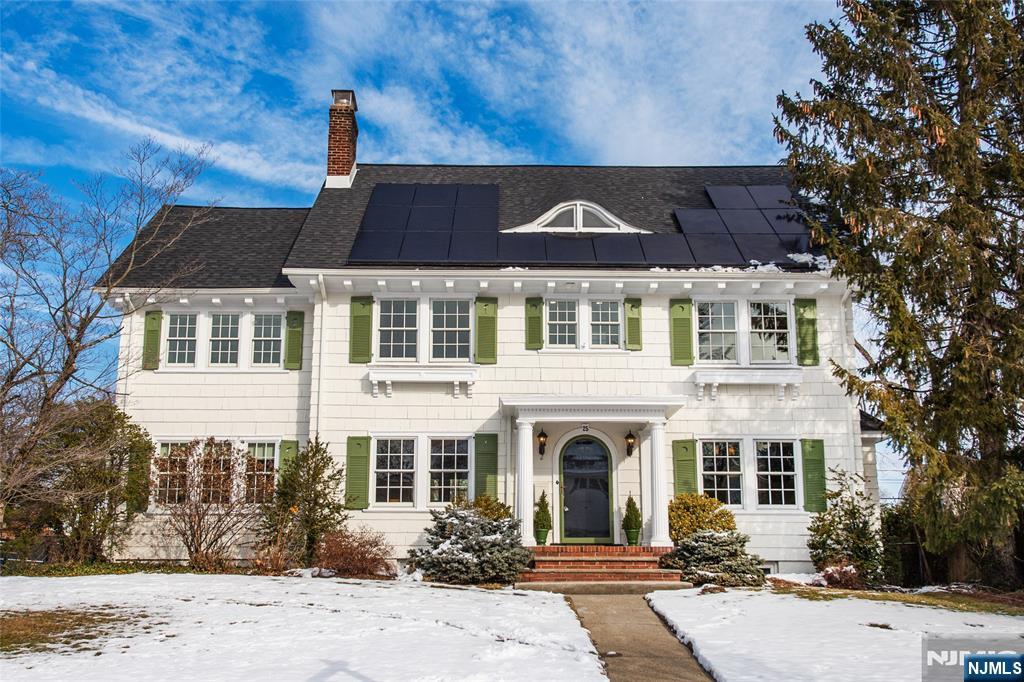 $1,299,000 Colonial