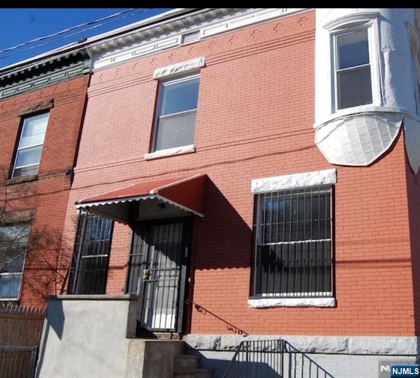 $380,000 Rowhouse